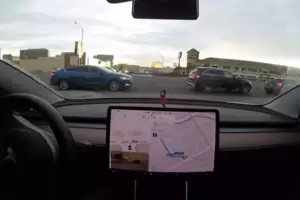 Manuver Agresif Tesla saat Pengujian Full Self-Driving Beta