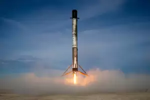 Elon Musk Bongkar Kehebatan Backflip Roket Falcon 9, Bisa Kembali Vertikal ke Stasiun Peluncuran