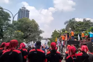 Massa Buruh Tiba di Kemnaker Langsung Teriakkan Tuntutan Hapus Aturan JHT