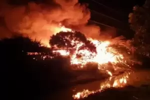 Berhasil Dipadamkan, Kebakaran Lapak Barang Bekas karena Arus Pendek Listrik