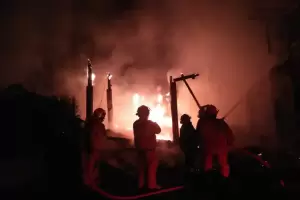 Korsleting Listrik, Pabrik Pembuat Gazebo di Bogor Terbakar