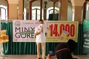 Jelang Ramadhan, Yayasan Muslim Sinar Mas Land Salurkan Ribuan Liter Minyak Goreng