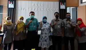 Kepala BPJS Ketenagakerjaan Jakarta Cilandak Jenguk Korban Kebocoran Gas Beracun Dieng