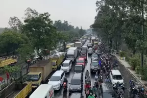 Usai Diguyur Hujan Lebat, Jalan MH Thamrin Macet Parah hingga 6 Km