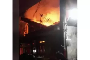 Gegara Kipas Angin Korslet, 1 Rumah di Jatiwaringin Hangus Terbakar