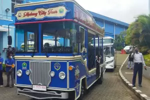 Ngabuburit Seru Keliling Kota Malang Naik Bus Macito