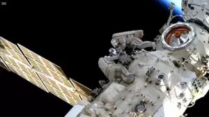 2 Kosmonot Rusia Sukses Pasang Lengan Robot Stasiun Luar Angkasa Internasional