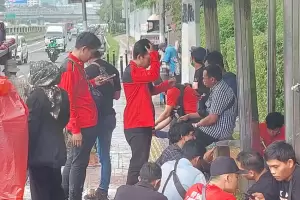 Demo 21 April, Ratusan Buruh Mulai Datangi Gedung DPR/MPR RI