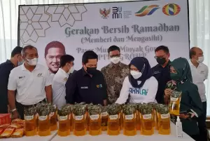 Tinjau OPM Minyak Goreng di Bandung, Erick Thohir: Pemerintah Fokus Turunkan Harga