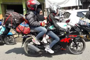 Polisi Imbau Pemotor Tak Bonceng Tiga saat Jalan Mudik
