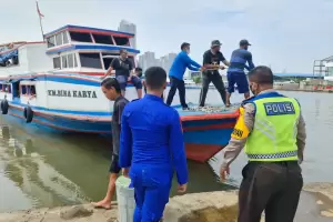 Kapal Bina Karya Rusak Kemudi, 140 Wisatawan yang Ingin ke Pulau Pramuka Dievakuasi