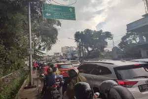 Puncak Bogor Oneway Arah Jakarta, Jalan Raya Ciawi Macet 1,5 Kilometer