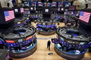 Wall Street Ditutup Anjlok Saat Indeks S&P di Level Terendah Sejak Maret 2021