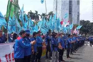 Aksi May Day, Ratusan Buruh Padati Kawasan Patung Kuda