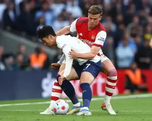 Hasil Tottenham vs Arsenal: Kartu Merah Rob Holding Warnai Kekalahan Meriam London