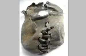 Sepatu Tertua Berusia 3.000 Tahun Ditemukan dari Lapisan Es yang Mencair