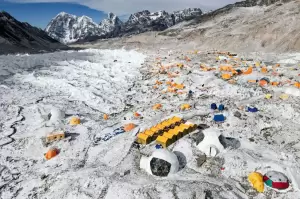 Gletser Gunung Everest Mencair, Base Camp Pendaki Mulai Dipindah