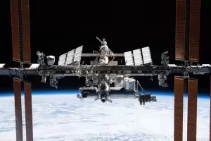 Manuver Pesawat Ruang Angkasa Rusia untuk Menyelamatkan ISS