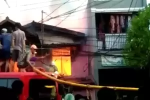 Bantu Padamkan Kebakaran di Kalibaru Cilincing, Warga Luka-luka