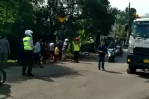 Gagal Nyalip Truk, Penumpang Motor Tewas Terlindas Truk di Bogor
