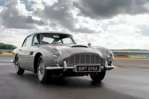 Ini Kisah Unik James Bond Mengendarai Aston Martin