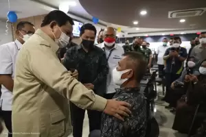 Momen Prabowo Sapa para Pensiunan di HUT Asabri, Ketemu Mantan Anak Buah