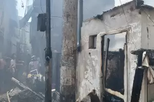 Kebakaran di Tambora Hanguskan 5 Rumah, 1 Warga Terluka