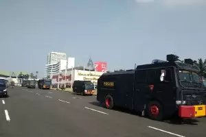Antisipasi Aksi Massa, Mobil Baracuda dan Ratusan Personel TNI-Polri Sudah Siaga di Gedung DPR
