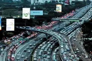 Kemacetan Lalu Lintas di Jakarta Crowded, Polantas Menyerah