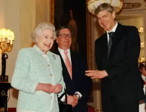 Kisah Ratu Elizabeth II Menjamu Arsenal di Istana Buckingham