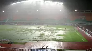 Stadion Pakansari seperti Sawah saat Hujan, Kenapa PSSI Ngotot Abaikan JIS?