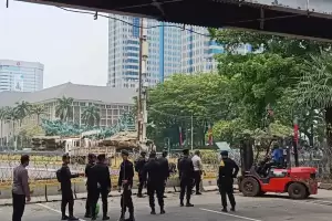 BEM SI Turun ke Jalan Tolak Kenaikan Harga BBM, Polisi Tutup Jalan Arah Istana