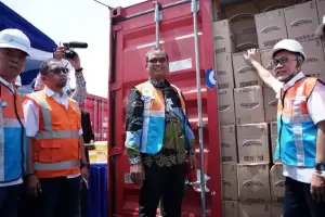 Guyur 674.400 Liter Minyak Goreng ke Indonesia Timur, Mendag Pastikan Harga Sesuai HET
