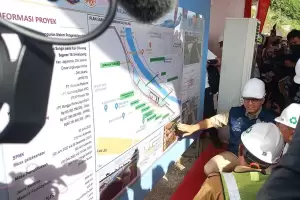 Bangun Saringan Sampah, Pemprov DKI: 52 Ton Sampah dalam Sehari Lintasi Kali Ciliwung