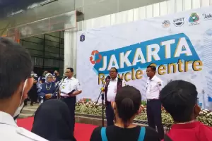 Anies: Jakarta Recycle Center Berhasil Reduksi Sampah di DKI hingga 70%