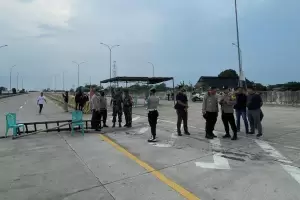 Pasang Tenda, Warga Kembali Blokade Tol Cimanggis-Cibitung Bekasi
