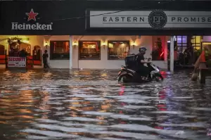 Awas! Banjir Masih Intai Jakarta, BMKG Prediksi Hujan Deras Siang hingga Sore