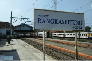 Jalur Commuterline Rangkasbitung Punya Oase Penumpang Baru