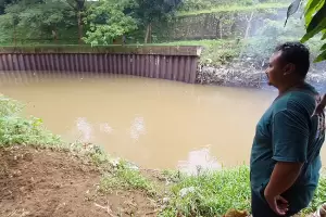 Jenuh Kebanjiran, Warga Bantaran Kali Ciliwung Minta Normalisasi Sungai Disegerakan
