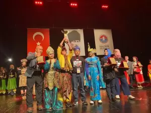 Tampil di Turki Folklore Festival, Tim SMP Al-Azhar BSD Raih Kampiun