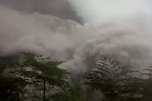 Bertipe Strombolian, Ahli Sebut Aktifitas Seismik Gunung Semeru Bisa Berbulan-bulan