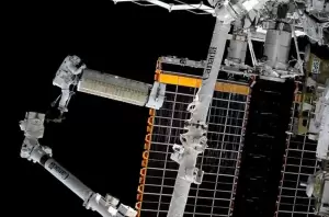 7 Jam Bertugas di Luar ISS, 2 Astronot NASA Pulihkan Panel Surya yang Korsleting