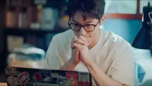 6 Karakter Berkacamata dalam Drama Korea yang Bikin Jatuh Hati