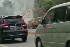 Mobil Mewah Terbakar di Exit Tol Bogor Baranangsiang, Tidak Ada Korban
