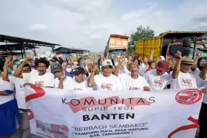 Ganjar Raih Dukungan dari Komunitas Sopir Truk di Banten