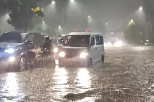 Hujan Deras, 2 RT dan Dua Jalan di Jaksel Terendam Banjir