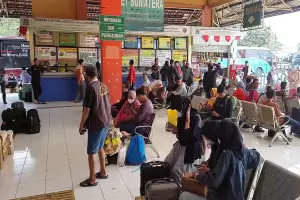 Jelang Libur Nataru, Penumpang Bus di Terminal Kampung Rambutan Naik 100%