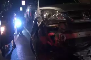 Mobil CR-V Tabrak Fortuner dan 3 Motor di Kebon Jeruk, 3 Orang Luka-luka