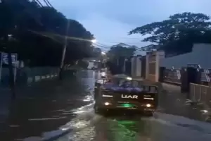 Kali Pesanggrahan Meluap, 2 RT di Sukabumi Selatan Dilanda Banjir