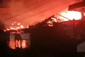 Kebakaran Hebat di Kebon Jeruk, 15 Mobil Damkar Dikerahkan